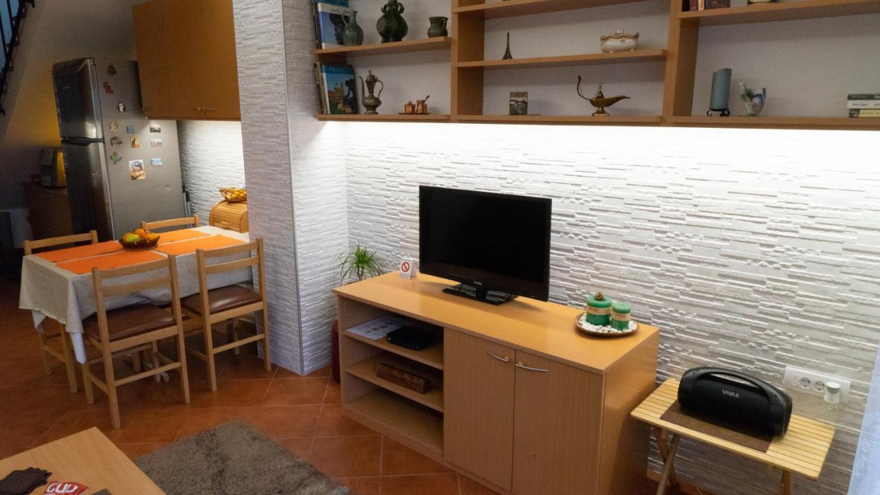 Apartment Akacija Gardens Belgrado Exterior foto